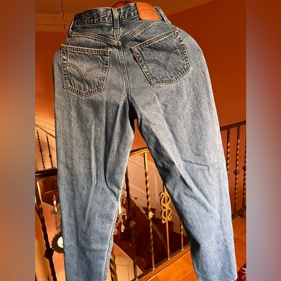 Levi’s premium medium wash high waisted tapered jeans size 26 - Picture 6 of 10